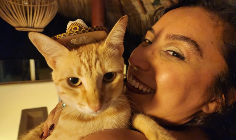 Başak Büyükçelen and her cat